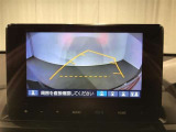 【バックモニター】駐車時に後方がリアルタイム映像で確認できます。大型商業施設や立体駐車場での駐車時や、夜間のバック時に大活躍?