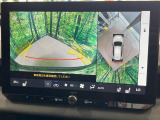 【パノラミックビューモニター】専用のカメラにより、上から見下ろしたような視点で360度クルマの周囲を確認することができます☆死角部分も確認しやすく、狭い場所での切り返しや駐車もスムーズに行えます。