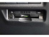【ETC】 高速道路料金所での小銭の出し入れや雨天時における窓の開け閉めなどの煩わしさが解消できます。料金所の通過もスムーズで快適ですよ。