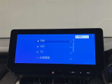 いまや必須装備「ナビゲーション」搭載!知らない場所にスイスイッとドライブ。もう、これなしではハンドルを握れませんね!でも運転中の操作は危険ですのでご注意ですね☆