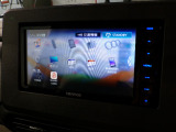 CD、DVD、Bluetooth、AM、FM、スマートフォン接続ができます。