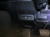 駐車や出庫時に障害物が接近するとお知らせしてくれるパーキングセンサーシステムつき。運転に不安な方でも安心な機能です!
