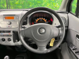 インテリアに合わせたデザインのステアリングは、運転される方のことも考え、運転しやすい形状、大きさです。是非一度、実際に触ってお確かめください。