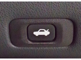 ボタン一つでトランクオープンが可能!車内から操作できる為、非常に便利な装備の一つとなります!