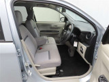 ぜひ展示車の運転席に座ってみてください。