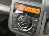 【オートエアコン】一度お好みの温度に設定すれば、車内の温度を検知し風量や温度を自動で調整。暑い&hellip;寒い&hellip;と何度もスイッチ操作をする必要はありません。快適な車内空間には必須の機能ですね♪