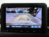 バックカメラの画像です。ガイドラインがスムースな車庫入れをサポートいたします。車庫入れの安心感がアップしますね。