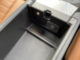 【USBポート】CタイプのUSBポートになります。2つございますので、使い方は自由自在♪