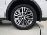 タイヤサイズは225/55R18です。