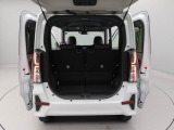 天井高で、背の高い荷物も積みやすいです。ベビーカーやスポーツ用具などが積みやすいので、お出かけの範囲が広がります。