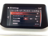 ハンドル操作をアシストすることにより車線からの逸脱回避を支援します。