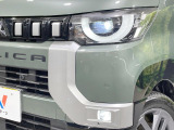 【LEDヘッドライト】悪天候や夜間走行時も良好な視界を確保し安心して運転できる高輝度LEDヘッドライトを装備!点灯速度が早く、消費電力も抑えられています。