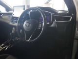 見通しのよいすっきりとした視界で、誰でも運転しやすいです。運転のしやすさは疲れにくさにも繋がります高いホールド性で運転姿勢が安定します。長距離ドライブでも疲れにくいのが魅力です!