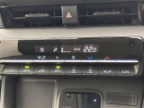 オートエアコンは温度を設定するだけで、自動で風量などを設定してくれます。運転しながら操作も必要ないので、安全性も向上します。