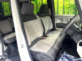 運転席まわりには十分なスペースがあり、大柄な方でもゆったり運転していただける環境です。