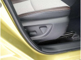 パワーシート搭載。微妙な調整が手軽にでき、お客様にピッタリのポジションで運転することが可能です。