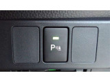 コーナーセンサーを車の前後に装備。障害物までの距離に応じて警告音を変えてお知らせ。縦列駐車時や駐車場・車庫などでの取り回しをサポートします。詳細は販売店スタッフまでおたずねください。
