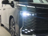 高輝度で点灯速度が速く、しかも消費電力の少ないLEDヘッドライトが装備されています!LEDの明るい光が走行中の視界の確保をサポートして、夜のドライブがより楽しく安全に運転できます♪
