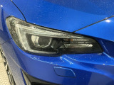LEDヘッドライトは、点灯の瞬間から最大光量を発揮し、突然暗くなるトンネルなどでの安定感を高めます。