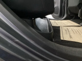 傘や置靴などをすっきりとしまえる大型のトレー。取り外して、手軽にお手入れもできます。
