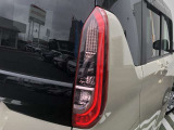 ★お店★ ディーラーの車が高いというイメージをお持ちのお客様、必見ですよ!ディーラーは諸費用が明確で安いので、是非、総額で検討して下さい!