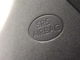 SRSカーテンシールドエアバック(前後席乗員の頭部側面を覆うように広がり乗員の頭部への衝撃を緩和してくれます)