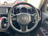 【純正革巻きステアリング】上質な革を使用することで、手にしっかり馴染みとても運転しやすいハンドルです♪