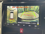 【パノラミックビューモニター】専用のカメラにより、上から見下ろしたような視点で360度クルマの周囲を確認することができます☆死角部分も確認しやすく、狭い場所での切り返しや駐車もスムーズに行えます。