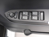 パワーウィンドゥ 運転席ドアスイッチ照明付です。電動格納ミラーも手元でワンモーションで可能です。