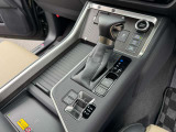 ドライブセレクト(エコ・ノーマル・スポーツ・スポーツプラス)・ワイヤレス充電(置くだけ充電)
