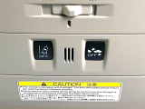 【アイサイトVer3】前方の車両等を検知し、衝突しそうな時は警報で注意を促し、ブレーキを踏む力をサポート。ブレーキを踏めなかった場合は衝突被害軽減ブレーキが作動、衝突回避をサポートします。