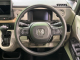 インテリアに合わせたデザインのステアリングは、運転される方のことも考え、運転しやすい形状、大きさです。是非一度、実際に触ってお確かめください。