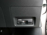 純正ETC2.0付 料金所もスムーズに通れ、割引料金の適用もあります。ビルトインできれいに収まっており、見た目もスマートです。