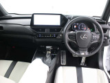 視認性の高さと美しさを兼ね備えたモーショングラフィックスによる先進のインターフェース。「F SPORT」専用アナログクロック(GPS時刻補正機能付)や専用アルミ製スポーツペダルなどが採用されています。