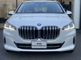 また、BMW正規認定中古車は、エマージェンシーサービスが自動付帯。24時間365日、皆様のカーライフをサポート致します。確かな安心のうえで、「駆けぬける歓び」をご堪能ください。