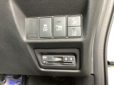 ビルトインタイプの【ETC】で見た目もスッキリ。高速道路の利用にとても便利です。【安全装置】衝突被害軽減ブレーキ・横滑り抑制機能・路外逸脱制御機能も付いていますので安心です。