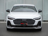 《認定中古車納車前点検100項目・高度な訓練・教育を受けたアウディ専任メカニックが、100項目に及ぶ精密な点検を実施いたします。》