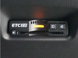 ◆ETC2.0装着◆進化したドライブ体験。料金収受システムだけだったETCが生まれ変わって、高速道路を賢く使うETC2.0に進化しました。多彩な情報サービスが便利で快適なドライブ体験を提供します。