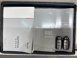 スマートキーは鍵をバッグに入れたままでもドアロックの開閉やエンジンのON・OFFができます。夜間や雨の日も鍵を探さなくて良いので便利です。