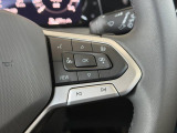 &ldquo;IDAボイスアシスタント&rdquo;を装備。運転中も音声入力で安全に車両機能を操作できます。