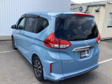 コンビネーションランプを高い位置に配置、後続車に見やすいデザインで安全にも配慮。
