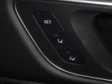 運転席のパワーシートは2名様分までメモリー機能付きです。