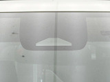 【プリクラッシュセーフティ】前方の車両等を検知し、衝突しそうな時は警報で注意を促し、ブレーキを踏む力をサポート。ブレーキを踏めなかった場合は衝突被害軽減ブレーキが作動、衝突回避をサポートします。
