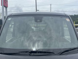 視界良好な大きなフロントガラスです、飛び石跡などもございません。