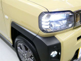 LEDヘッドライトです。デザイン性がよくとても明るいので、夜間の走行や悪天候でも安心です。しかも長寿命!