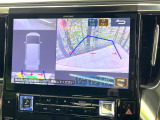 【パノラミックビューモニター】専用のカメラにより、上から見下ろしたような視点で360度クルマの周囲を確認することができます☆死角部分も確認しやすく、狭い場所での切り返しや駐車もスムーズに行えます。