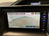 バックギアに入れると、このように後方が映し出されます!駐車の際とても安心!便利!最終確認はご自身の目と耳で必ず行ってください!