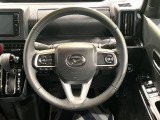 インテリアに合わせたデザインのステアリングは、運転される方のことも考え、運転しやすい形状、大きさです。是非一度、実際に触ってお確かめください。
