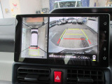 全周囲カメラ搭載。上から見下ろしたような映像で車両周辺の安全確認をサポートしてくれます。