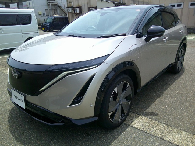 アリア B9 e-4ORCE リミテッド 4WD